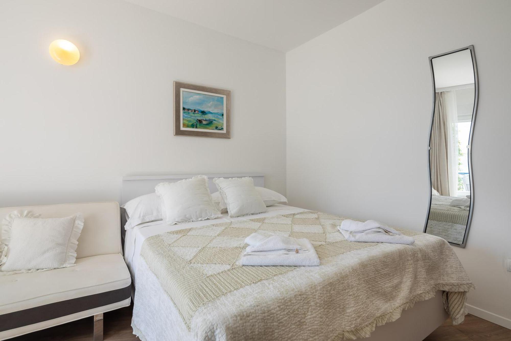 Caleta Seaview Suites II - Pool & Jacuzzi Локва-Рогозница Экстерьер фото