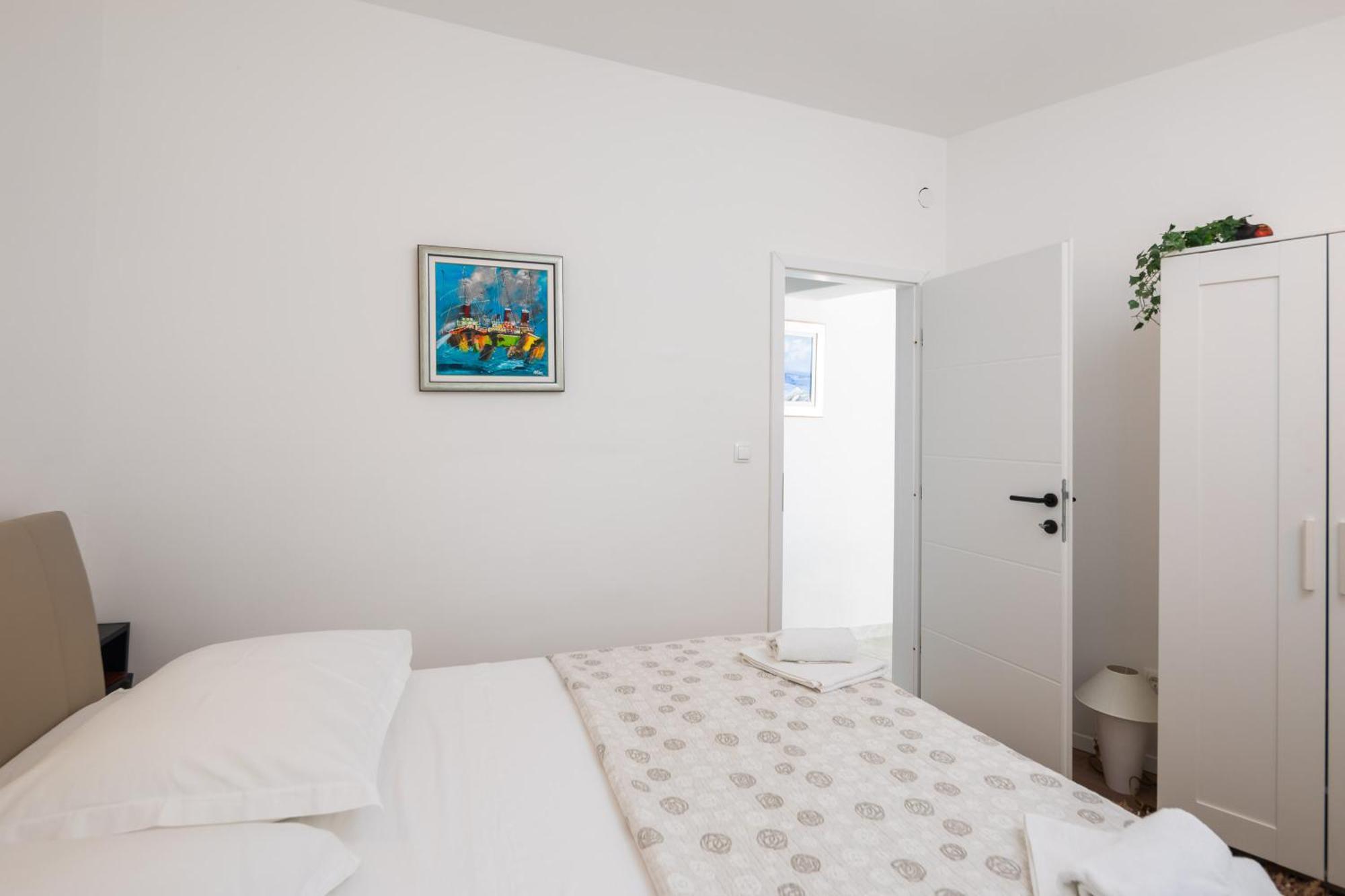 Caleta Seaview Suites II - Pool & Jacuzzi Локва-Рогозница Экстерьер фото